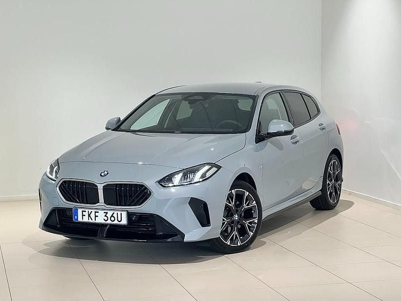 Begagnad BMW 120 M Sport 170 HK (125 kW) 2025 Grå Halvkombi