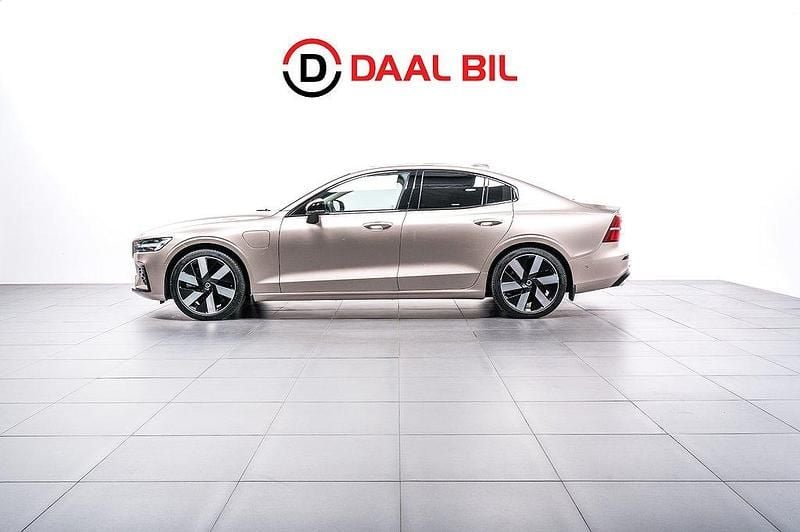 Ljusgrå Begagnad 2024 Volvo S60 Ultimate Sedan | 489 700 kr (Bra pris) - Bild 1/4