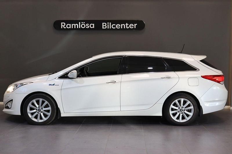 Vit Begagnad 2013 Hyundai i40 Kombi | 39 900 kr (Marknadspris) - Bild 1/4
