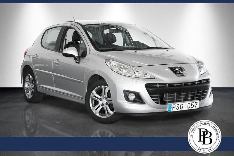 Ljusgrå Begagnad 2011 Peugeot 207 Halvkombi | 44 900 kr (Lite dyr) - Bild 1/4