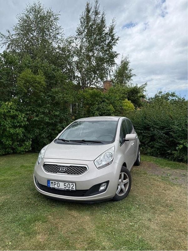 Silver Begagnad 2011 Kia Venga Comfort Halvkombi | 45 000 kr (Marknadspris) - Bild 1/4
