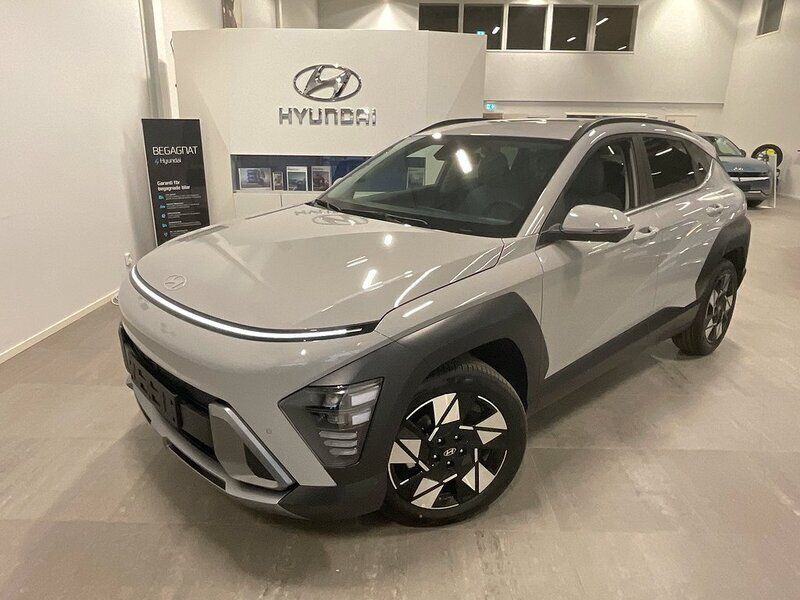 Cyber grå metallic / sage green Begagnad 2023 Hyundai Kona Advanced SUV | 369 900 kr (Dyr) - Bild 1/4