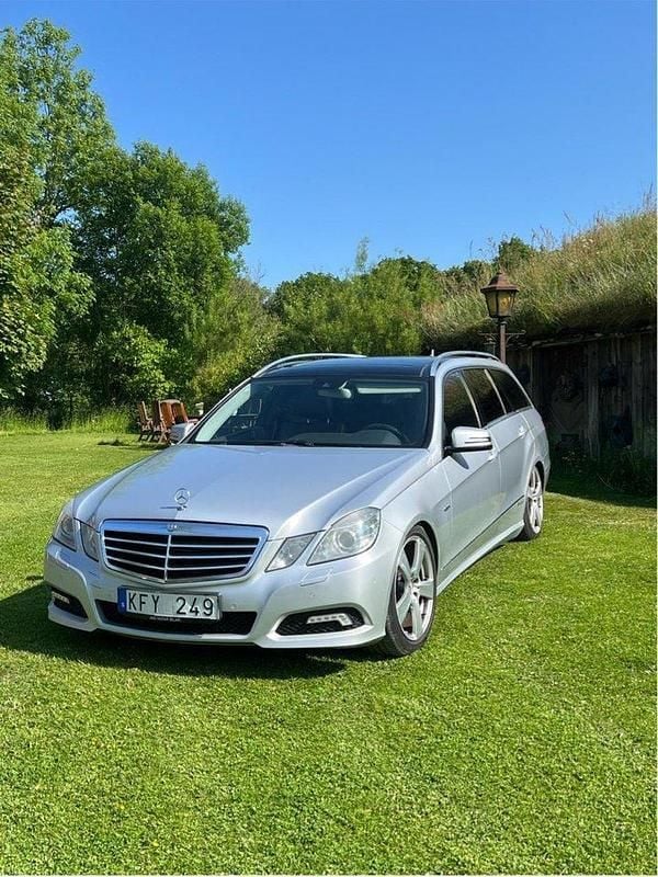 Silver Begagnad 2010 Mercedes E350 Avantgarde Kombi | 55 000 kr (Superpris) - Bild 1/4