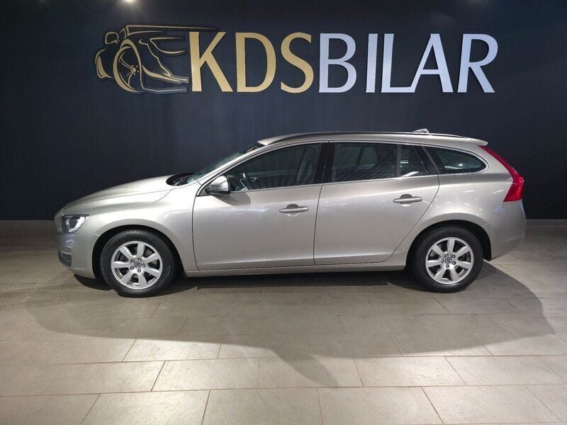 Ljusbrun Begagnad 2013 Volvo V60 Momentum Kombi | 169 900 kr (Marknadspris) - Bild 1/4