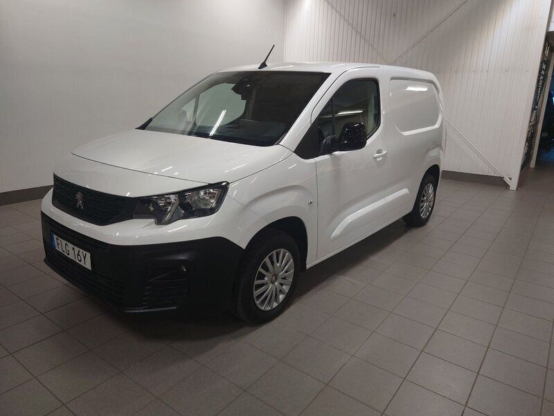 Vit Begagnad 2021 Peugeot Partner Minibuss | 209 900 kr (Dyr) - Bild 1/4