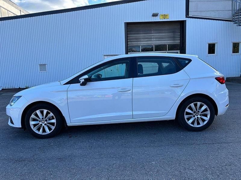 Vit Begagnad 2017 Seat Leon Halvkombi | 68 000 kr (Superpris) - Bild 1/4