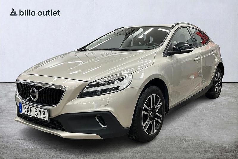 Brun Begagnad 2018 Volvo V40 CC Kombi | 164 900 kr (Bra pris) - Bild 1/4