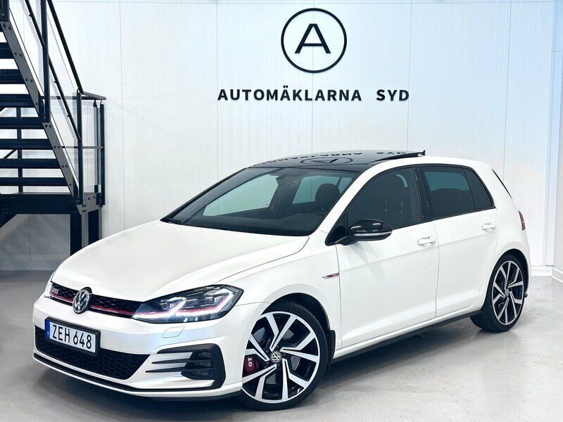 Röd Begagnad 2018 VW Golf VII GTI Halvkombi | 264 900 kr (Marknadspris) - Bild 1/4