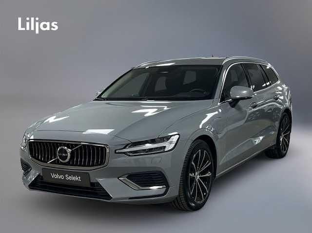 Grå Begagnad 2024 Volvo V60 Core Kombi | 404 900 kr (Marknadspris) - Bild 1/3