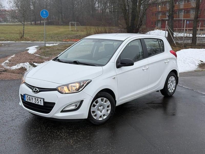 Begagnad 2014 Hyundai i20 Halvkombi | 59 990 kr (Marknadspris) - Bild 1/4
