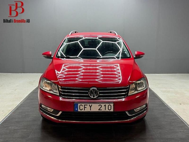 Röd Begagnad 2013 VW Passat Kombi | 54 900 kr (Marknadspris) - Bild 1/4