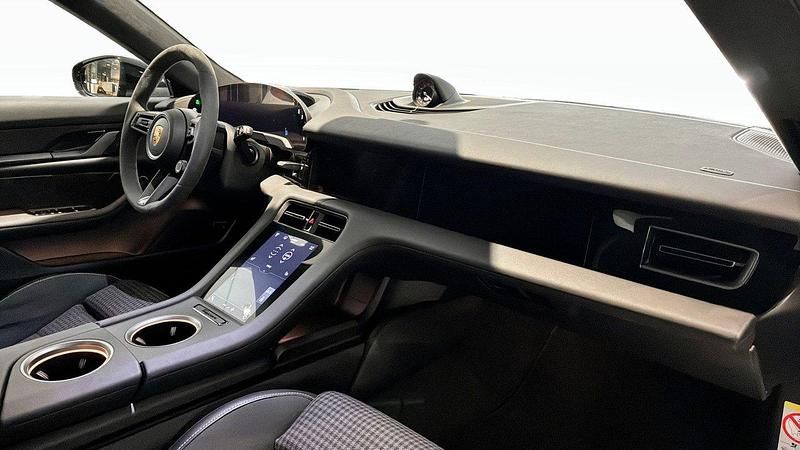 Begagnad Porsche Taycan Sport Turismo 319 kW (435 HK) 2024 Svart Sedan