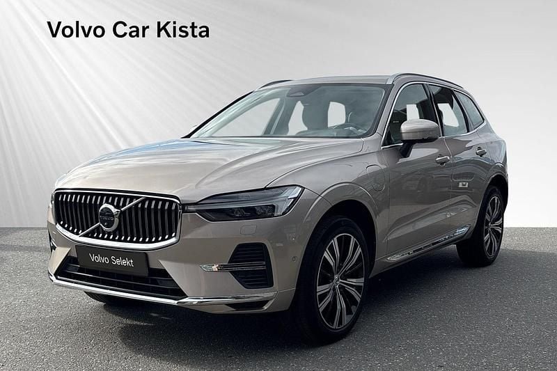 Grå Begagnad 2023 Volvo XC60 Plus SUV | 489 900 kr (Bra pris) - Bild 1/3