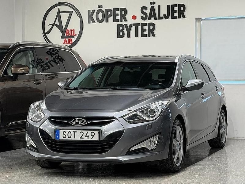 Silver Begagnad 2014 Hyundai i40 Kombi | 64 900 kr (Bra pris) - Bild 1/4