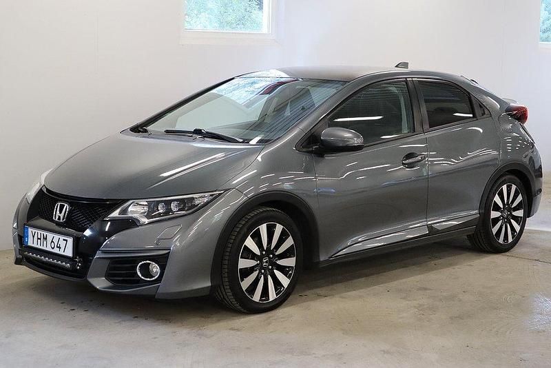 Mörkgrå (grå) Begagnad 2016 Honda Civic Executive Halvkombi | 116 900 kr (Bra pris) - Bild 1/4