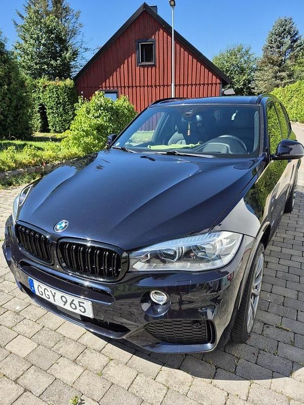 Svart Begagnad 2018 BMW X5 M Sport SUV | 409 900 kr (Marknadspris) - Bild 1/4