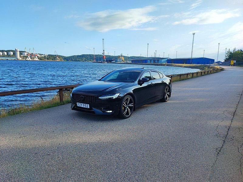 Svart Begagnad 2018 Volvo S90 R-Design Sedan | 299 999 kr (Marknadspris) - Bild 1/4