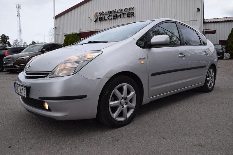 Silver Begagnad 2007 Toyota Prius Halvkombi | 64 990 kr (Marknadspris) - Bild 1/4