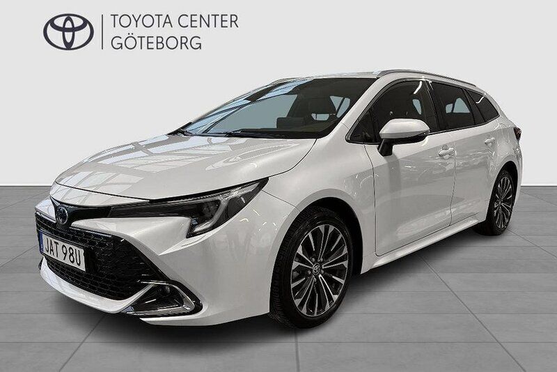 Vit Begagnad 2023 Toyota Corolla Style Kombi | 299 900 kr (Marknadspris) - Bild 1/3