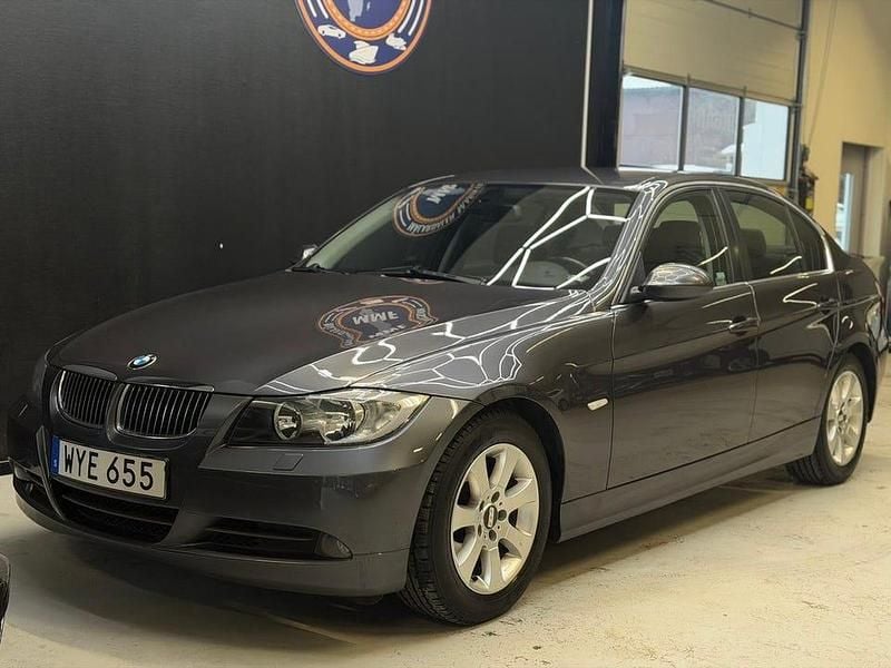 Begagnad BMW 325 Advantage 218 HK (160 kW) 2005 Grå Sedan
