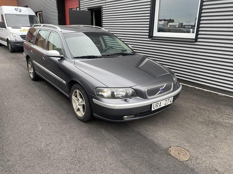 Grå Begagnad 2004 Volvo V70 Kombi | 30 000 kr (Dyr) - Bild 1/1