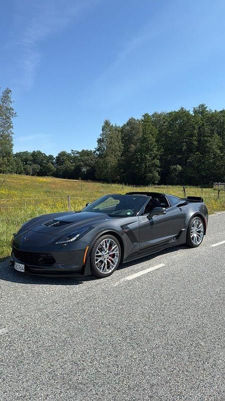 Grå Begagnad 2017 Chevrolet Corvette C7 Sportkupé | 1 149 000 kr - Bild 1/4
