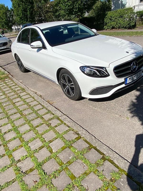Begagnad 2019 Mercedes E200 Sedan | 315 000 kr (Marknadspris) - Bild 1/4