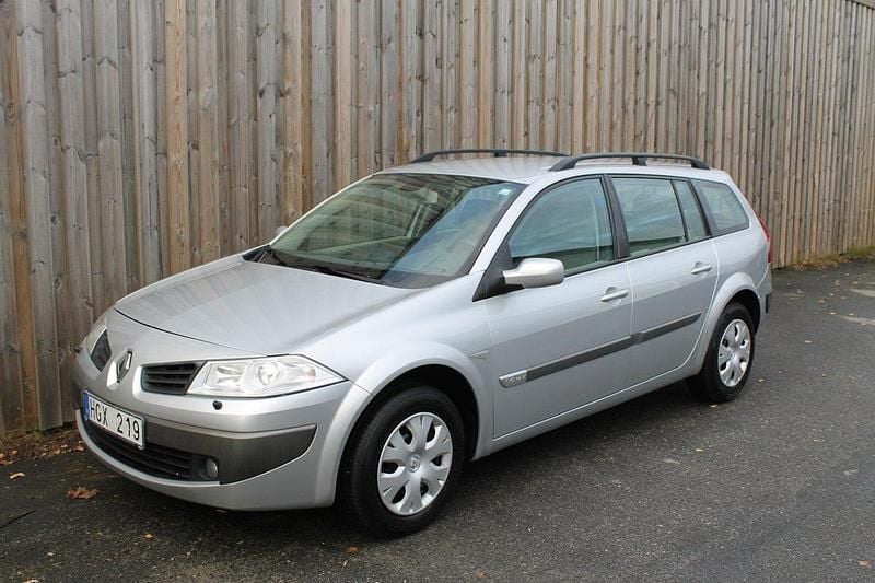 Ljusgrå Begagnad 2006 Renault Mégane GrandTour Kombi | 28 900 kr (Marknadspris) - Bild 1/4