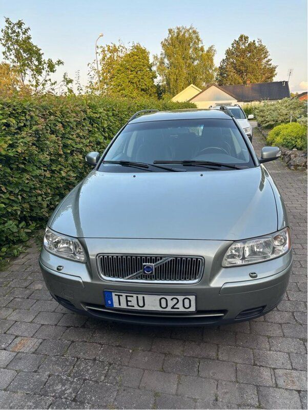Grön Begagnad 2007 Volvo V70 Kinetic Kombi | 39 900 kr (Marknadspris) - Bild 1/4