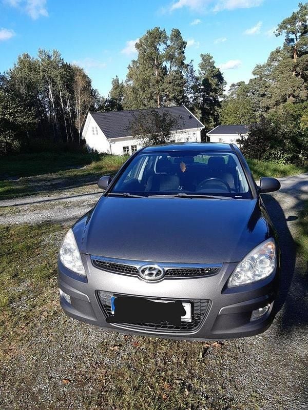 Grå Begagnad 2008 Hyundai i30 Halvkombi | 34 000 kr (Marknadspris) - Bild 1/4