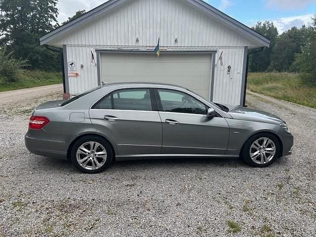 Silver Begagnad 2010 Mercedes E350 Avantgarde Sedan | 129 000 kr (Marknadspris) - Bild 1/4