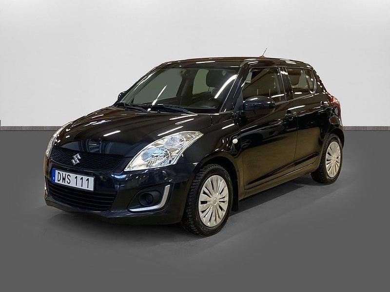 Begagnad Suzuki Swift 94 HK (69 kW) 2015 Svart Halvkombi