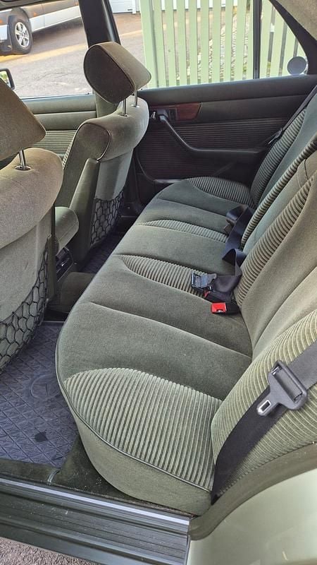 Begagnad Mercedes 280 SE 185 HK (136 kW) 1985 Sedan