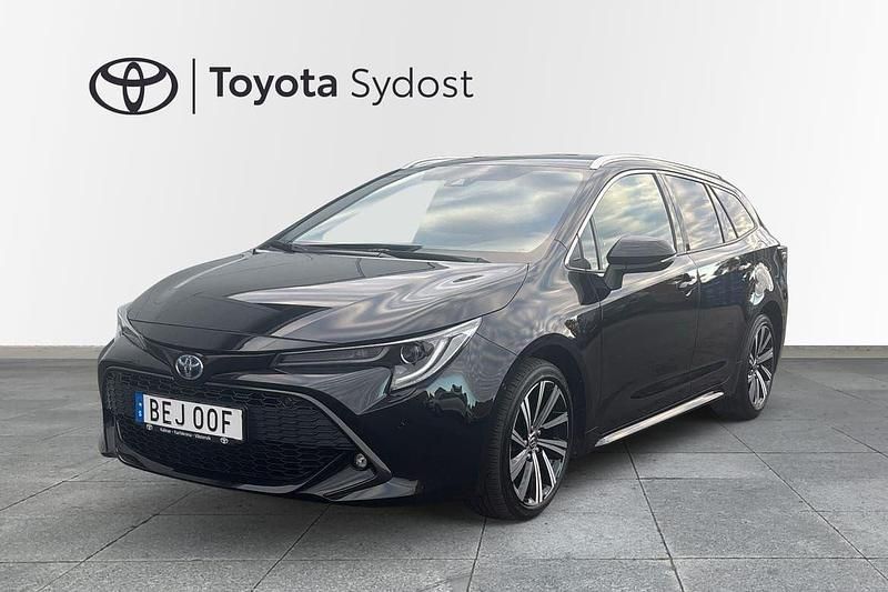 Svart Begagnad 2022 Toyota Corolla Style Kombi | 268 000 kr (Marknadspris) - Bild 1/3