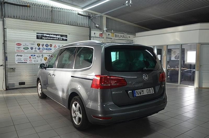 Begagnad VW Sharan 140 HK (102 kW) 2013 Grå Minibuss