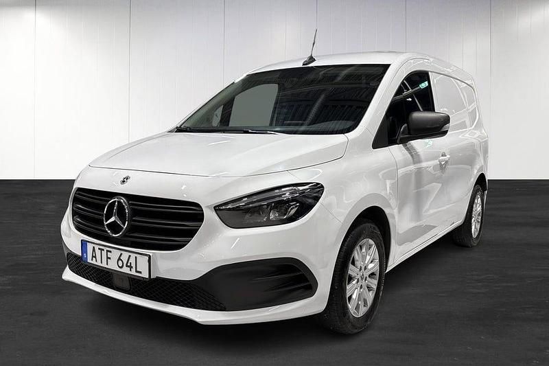 Vit Begagnad 2023 Mercedes Citan 112 Van | 354 375 kr - Bild 1/4