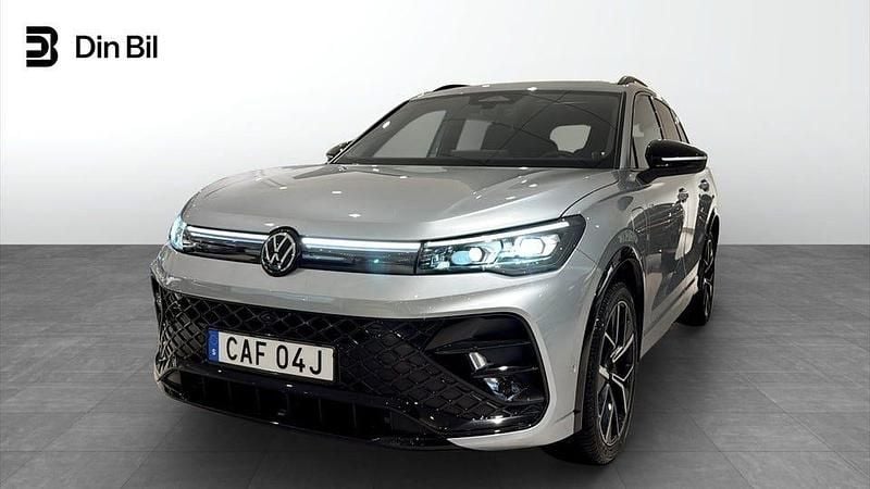 Oyster silver metallic Begagnad 2025 VW Tiguan R-line SUV | 609 900 kr - Bild 1/4