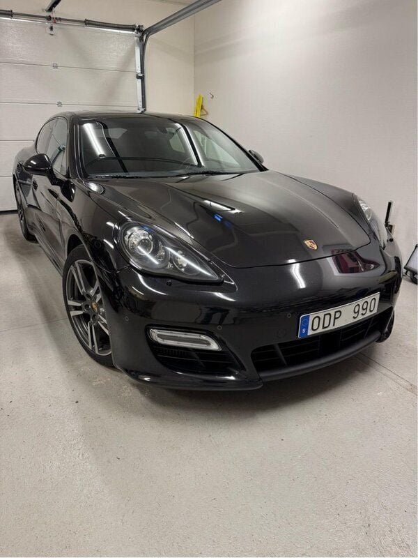 Svart Begagnad 2012 Porsche Panamera Turbo S Sedan | 450 000 kr - Bild 1/4