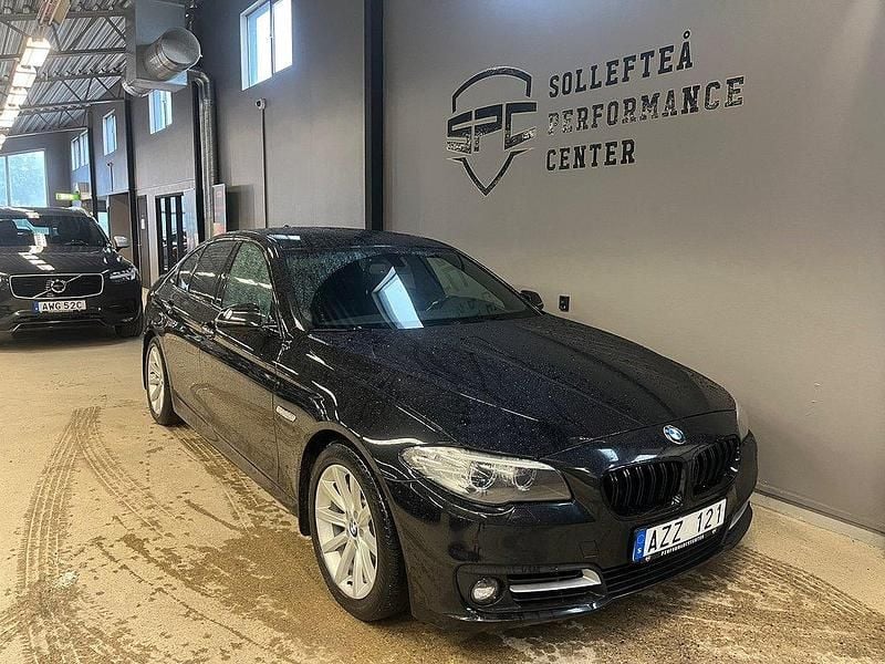 Svart Begagnad 2013 BMW 530 Sedan | 199 900 kr (Marknadspris) - Bild 1/4