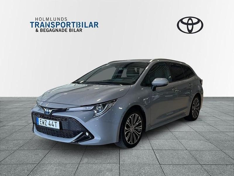 Grå Begagnad 2020 Toyota Corolla Style Kombi | 249 900 kr (Marknadspris) - Bild 1/4