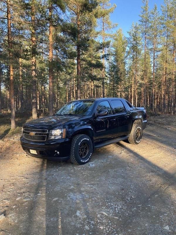Svart Begagnad 2012 Chevrolet Avalanche | 179 000 kr - Bild 1/4