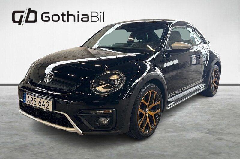 Svart Begagnad 2018 VW Beetle Dune Halvkombi | 259 900 kr (Marknadspris) - Bild 1/4