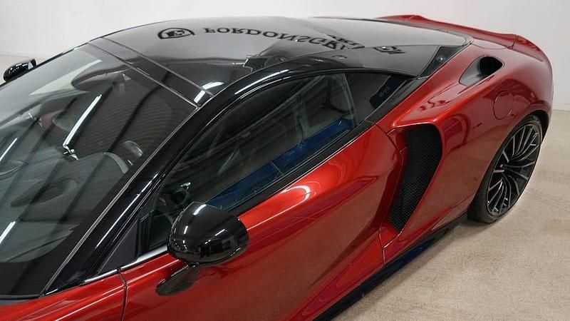 Begagnad McLaren GT 620 HK (456 kW) 2020 Mörkröd (röd) Sportkupé