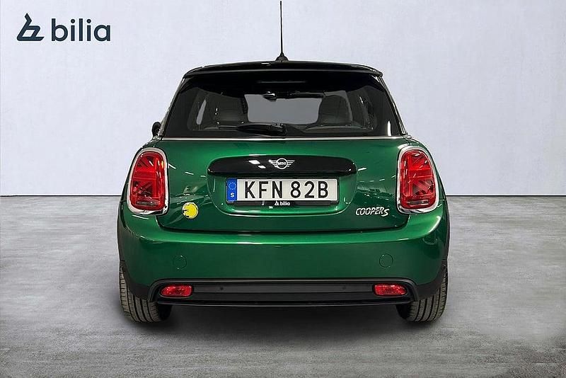 Begagnad Mini Cooper SE Classic 135 kW (184 HK) 2022 Grön Halvkombi