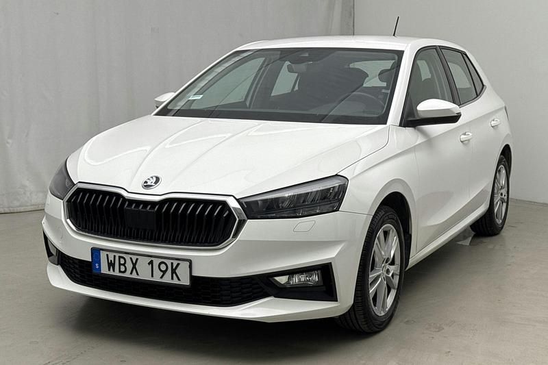 Vit Begagnad 2022 Skoda Fabia | 115 000 kr - Bild 1/4