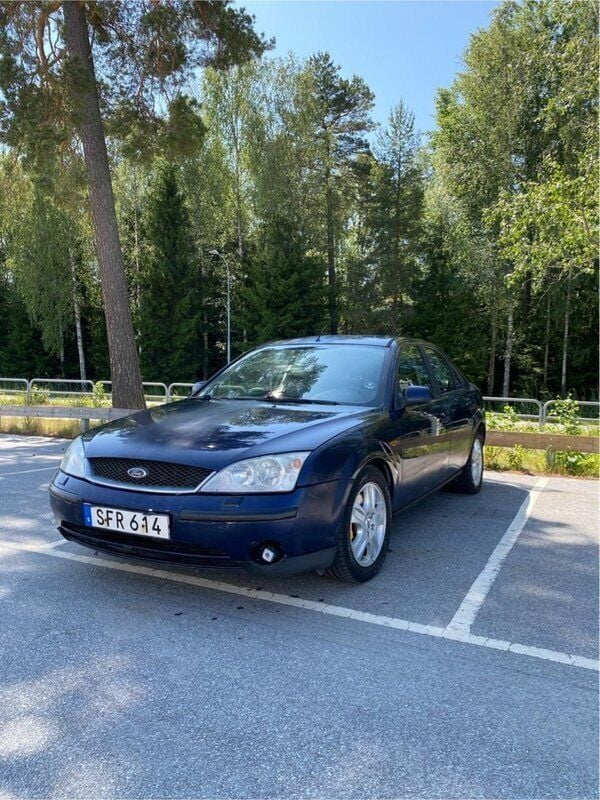 Blå Begagnad 2001 Ford Mondeo Sedan | 15 000 kr (Marknadspris) - Bild 1/4