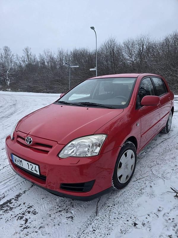 Begagnad 2004 Toyota Corolla Halvkombi | 31 000 kr (Superpris) - Bild 1/4