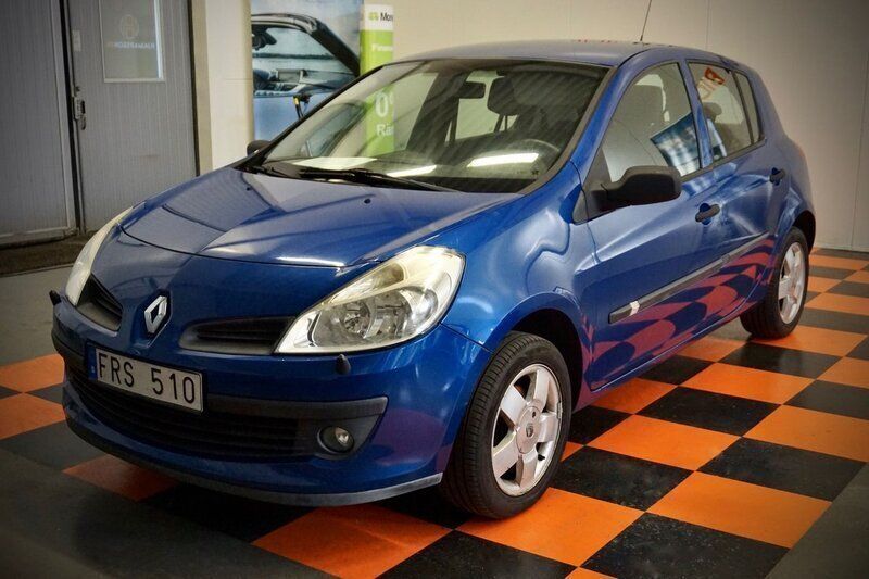 Mörkblå Begagnad 2007 Renault Clio R.S. Halvkombi | 28 500 kr (Marknadspris) - Bild 1/4