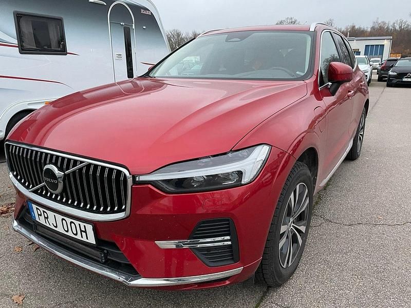 Röd (fusion red metallic) Begagnad 2023 Volvo XC60 Core SUV | 385 000 kr (Bra pris) - Bild 1/2