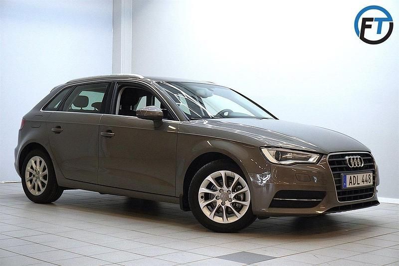 Grå Begagnad 2014 Audi A3 Attraction Halvkombi | 114 900 kr (Marknadspris) - Bild 1/4